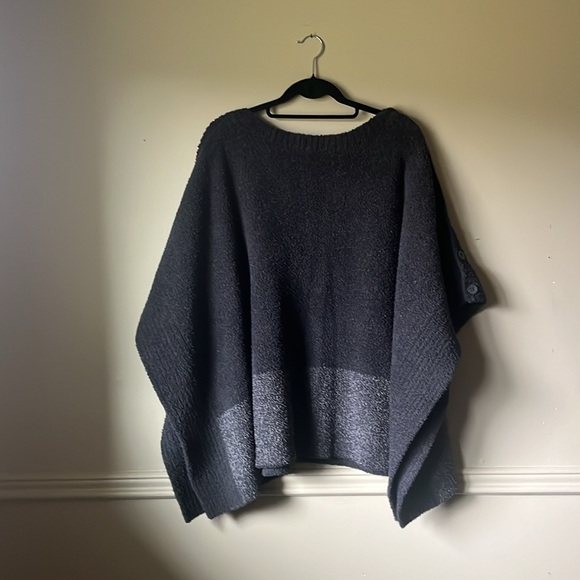 Poncho NWOT - Picture 2 of 8